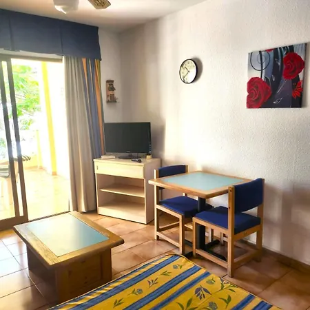 Studio In Castle Harbour With Pool Viewc016